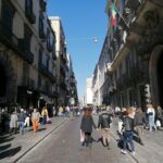 Campania zona gialla, De Magistris non chiude Napoli: boom di persone in strada