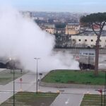 Forte esplosione a Napoli davanti all'ospedale del Mare: evacuato Covid Center