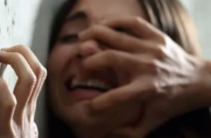 18enne violentata da 5 ragazzi a Lignano Sabbiadoro