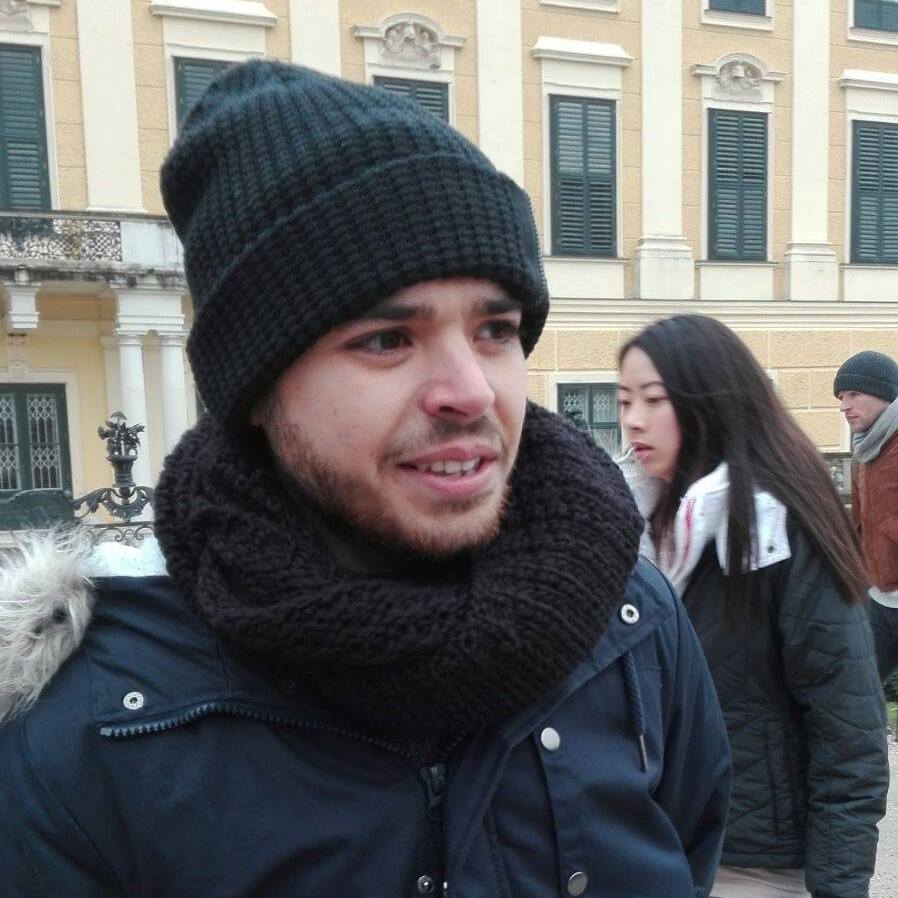 Lutto ad Acerra, investito da un’auto durante un sorpasso: Giuseppe non ce l’ha fatta