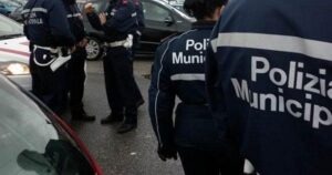 Lutto a Napoli, morto di Covid un agente della polizia municipale