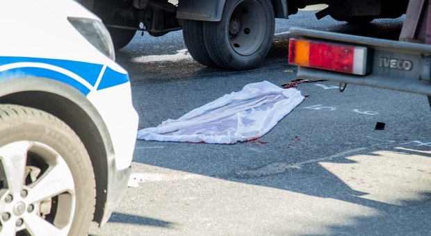 Drammatico incidente a Napoli, uomo muore investito da un’auto in via
