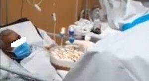 Covid a Caserta: i medici portano una torta al paziente per il suo compleanno