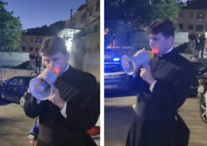 Sacerdote in piazza di spaccio