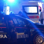 Accoltella due carabinieri