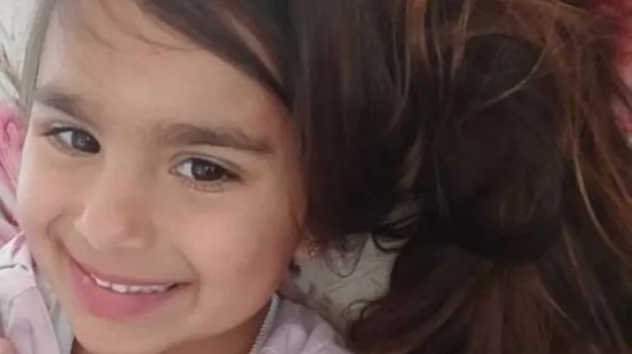 Bimba di 4 anni scomparsa e ritrovata senza vita in mare a Torre Annunziata