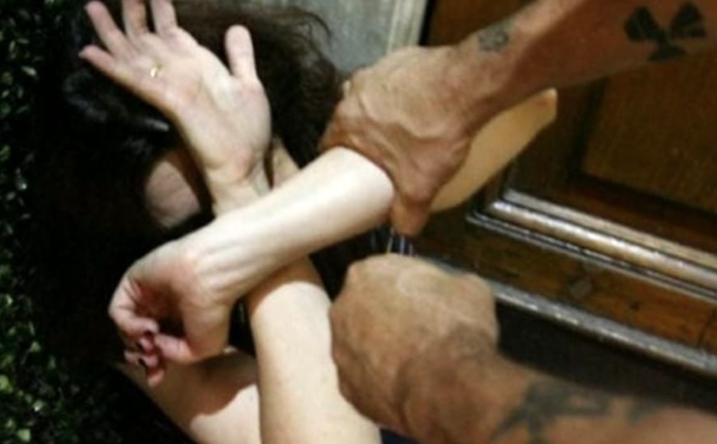 Calci e pugni alla moglie che non gli ha voluto preparare il caffè