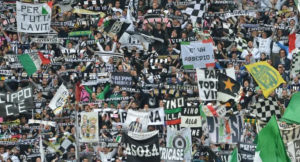 Cori razzisti a Torino