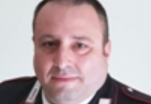 Ancora un lutto tra le file dell'Arma irpina. È morto stroncato da un infarto Aniello Scafuro, 49enne residente a Casamarciano, Appuntato Scelto Qualifica Speciale in servizio presso la Stazione dei Carabinieri di Marzano di Nola. Era in casa quando si è sentito male. Purtroppo vani tutti i soccorsi. Benvoluto e stimato, la notizia della sua improvvisa scomparsa ha lasciato attoniti quanti lo conoscevano. Alla sua famiglia, in particolare alla moglie Apollonia e ai figli Antonio, Lorenzo e Rossella, il commosso abbraccio del Comando Provinciale dei Carabinieri di Avellino.