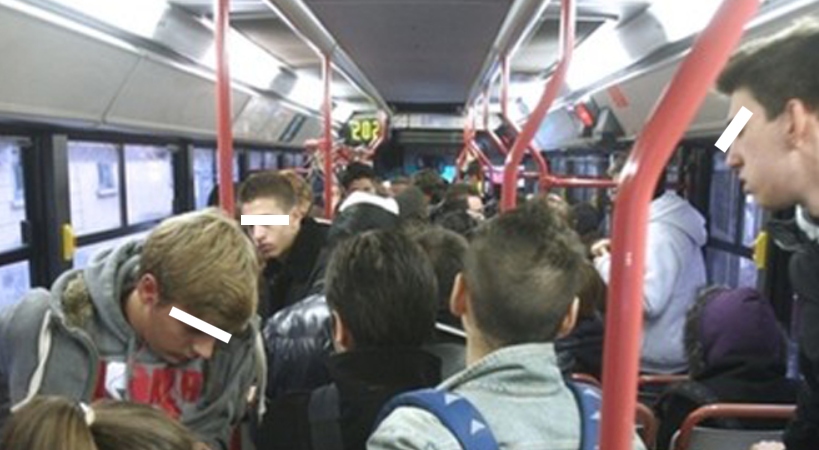 Follia sul bus a Napoli, ubriaco e senza mascherina aggredisce due donne: "Nessuno ci ha difese"