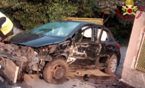 Incidente mortale a Mondragone, auto cade in un burrone: un morto e tre feriti