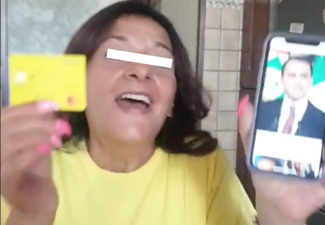 La serenata per il reddito di cittadinanza dedicata a Luigi Di Maio