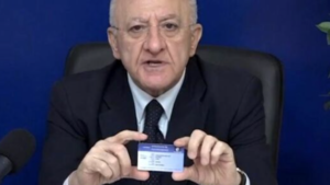 Le tessere della regione Campania per i vaccini