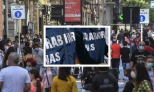 Napoli e provincia, controlli anti-Covid dei carabinieri: chiusa una pasticceria in via Toledo