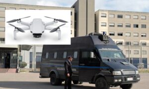 Napoli, in carcere con il drone: all'interno cellulari, sim e chiavistelli