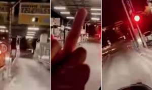 Non pagano il casello a bordo dello scooter