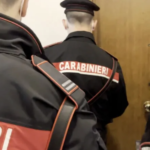 Occupa la casa di un'anziana