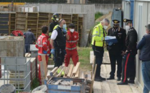 Operaio cade dal quinto piano e muore a Napoli