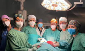 Paziente salvato a Napoli da un tumore alla tiroide