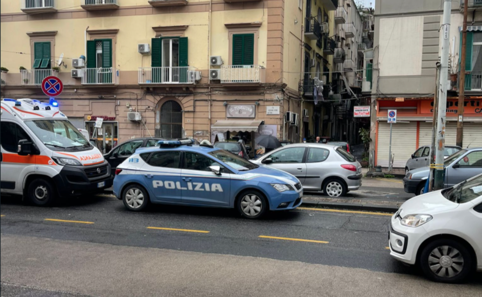 Picchia moglie e suocera a Napoli