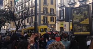 Protesta dei genitori contro la chiusura delle scuole in Campania: il tam tam sui social