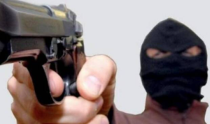 Rapina a mano armata a coppia di anziani