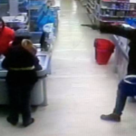 Rapina a mano armata in un supermercato del Vomero. L'intervento dei carabinieri sul posto. Vi sono indagini in corso. È caccia ai malviventi