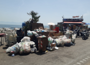 Rifiuti sul lungomare di Napoli