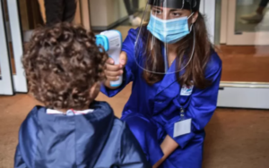 Covid in Campania, bimbo positivo a scuola: tampone per i compagni di classe