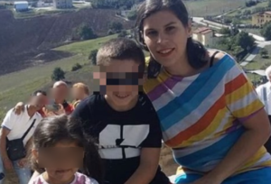 Dolore nel Napoletano, addio ad Elena: la mamma-guerriera lascia due figli piccoli