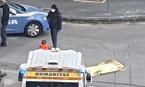 Dramma nel Napoletano, anziano si lancia nel vuoto e perde la vita