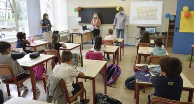 Scuole a Napoli, è ufficiale: gli istituti usati come seggi apriranno il 28 settembre