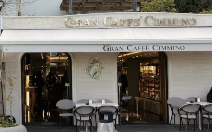 Napoli, chiuso anche il Gran Caffè Cimmino per Covid: positivo un dipendente
