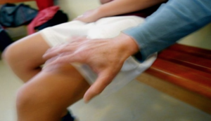 Una storia incredibile di abusi e incesti arriva dall'Australia. Una bambina ha raccontato a una sua compagna di classe che la sorella era rimasta incinta di uno dei loro fratelli.