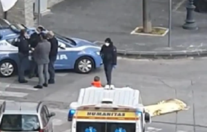 Bimbo suicida a Napoli, il racconto del 118: "Una scena raccapricciante!"
