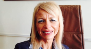 Incidente d'auto mentre torna da scuola, addio a Francesca: era Preside di una scuola campana