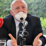 Coronavirus in Campania, De Luca firma nuove limitazioni per bar e ristoranti: restrizioni fino al 13 novembre