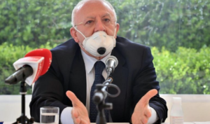 Coronavirus in Campania, De Luca firma nuove limitazioni per bar e ristoranti: restrizioni fino al 13 novembre