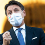 Allarme Covid in Italia, scatta il piano 'B' del Governo: nel mirino scuole, palestre e convegni