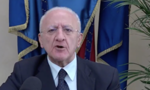 "Hanno perso l'onore giocando contro i raccattapalle", De Luca attacca la Juventus