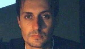 "Amore svegliati", addio a Elvio morto all'improvviso: la madre l'ha trovato senza vita