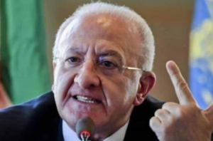 Lockdown in Campania: per un mese locali, negozi e palestre chiusi. Vietato uscire dal comune di residenza