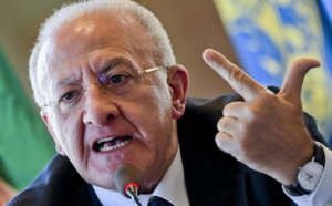 De Luca furioso attacca il governo: "Inaccettabile posizione su congedi parentali"