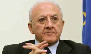 Lockdown, niente intesa col Governo. Napoli zona rossa, scuole, chiusure ed esercito: le richieste di De Luca