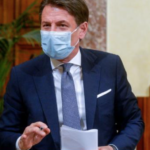 Conte firma il Dpcm, in Italia è semi-lockdown. Scuole, palestre e locali: le novità