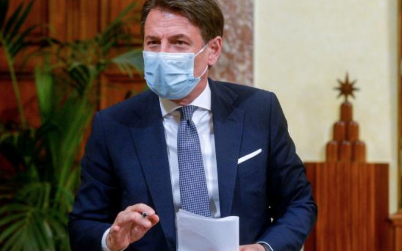 Conte firma il Dpcm, in Italia è semi-lockdown. Scuole, palestre e locali: le novità