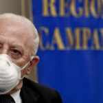 Dopo il Dpcm l'ordinanza di De Luca. Scuole, chiusure e coprifuoco: la decisione del Governatore