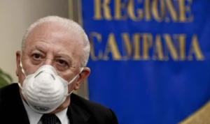 Dopo il Dpcm l'ordinanza di De Luca. Scuole, chiusure e coprifuoco: la decisione del Governatore