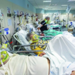  In calo il numero di nuovi casi in Italia, parallelamente pero', a causa dell'"effetto weekend", ai pochi tamponi processati rispetto alla media dei giorni infrasettimanali. Sono 25.271 i contagi odierni, contro i 32.616 di ieri, ma con 147.725 tamponi, quasi 44mila meno di ieri e quasi 90mila meno del record raggiunto la scorsa settimana.