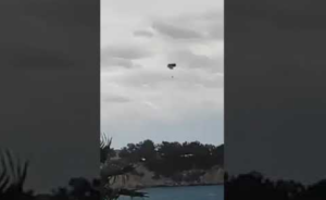 Grecia, si schiantano con il parapendio sulle rocce: perdono la vita due fratelli